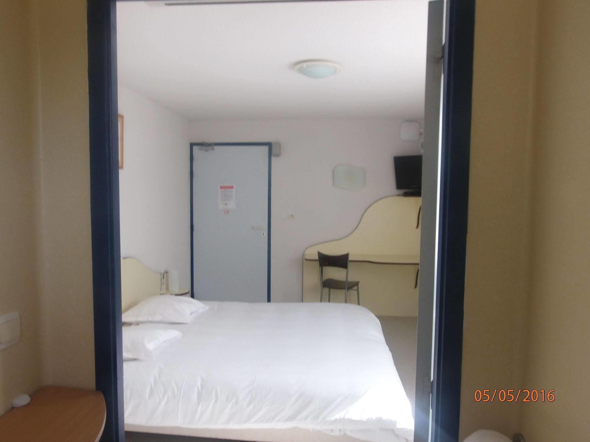 Le Saint Pierre Hotell Moncoutant Exteriör bild
