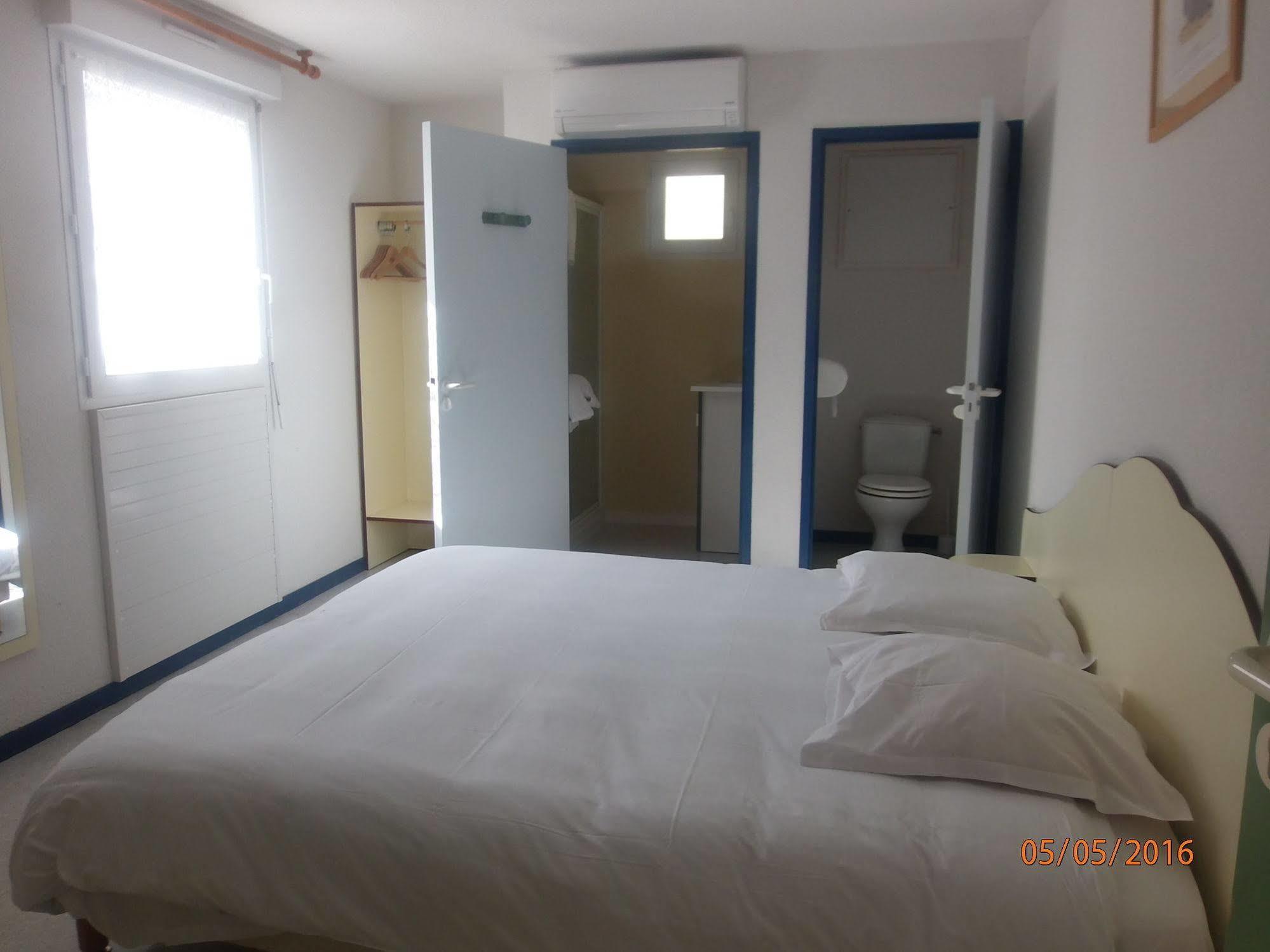 Le Saint Pierre Hotell Moncoutant Exteriör bild